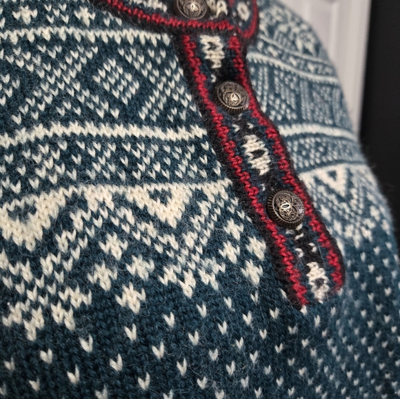 Vintage L.L. Bean deep green, white, and red wool pullover sweater - Picture 4 of 9